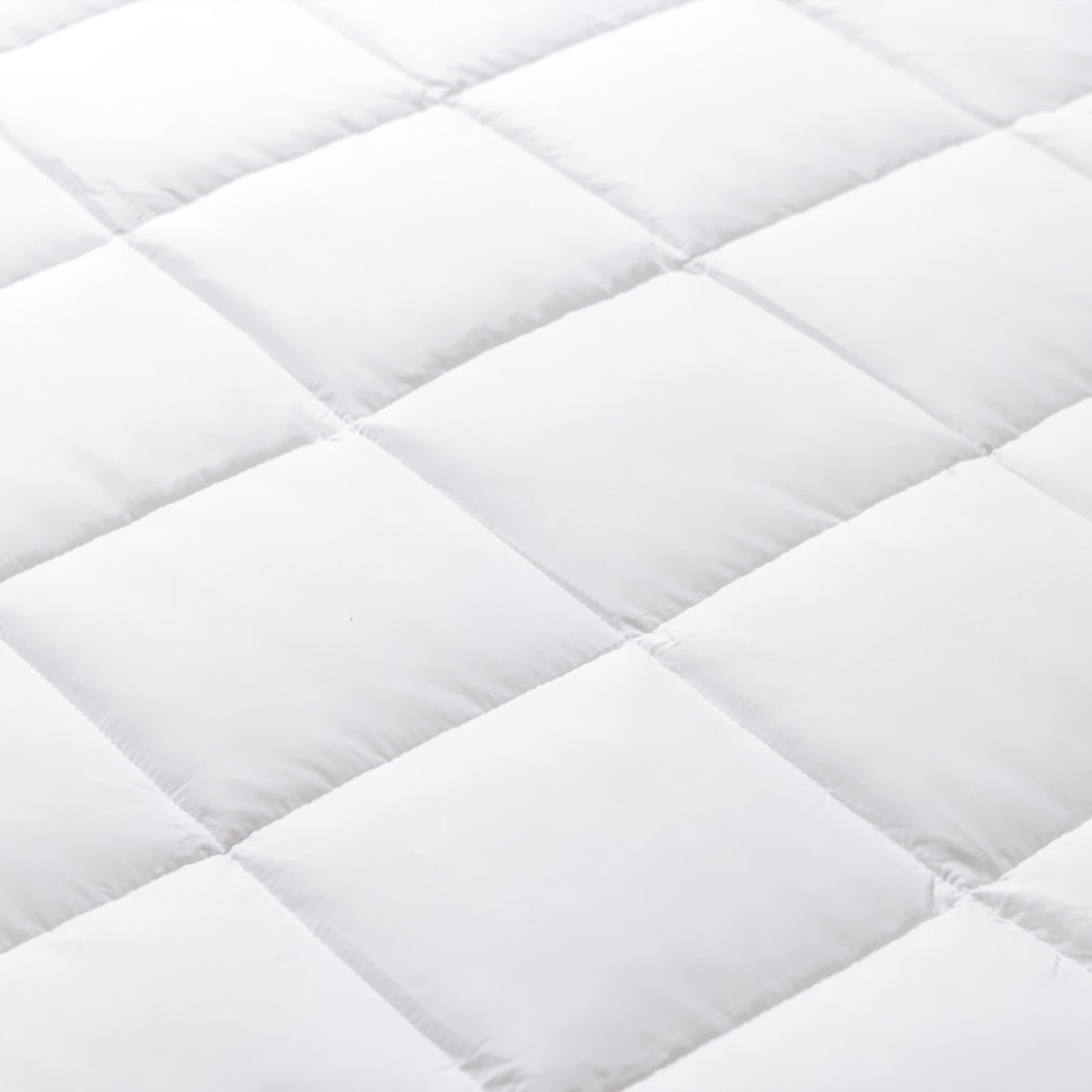 LC-Down-Alternative-Duvet-Carousel-2 Closeup of quilted panels on Logan & Cove Down Alternative Duvet