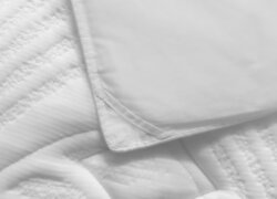 Corner loop strap on Logan & Cove Down Duvet