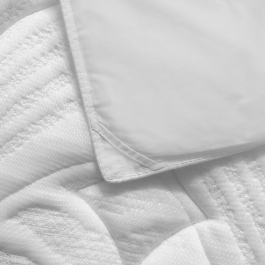 Corner loop strap on Logan & Cove Down Duvet